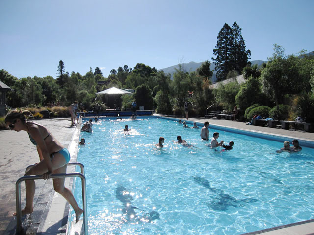 n}[EXvOXɂT[}Ev[Y&XpiThermal Pools & Spaj̉1