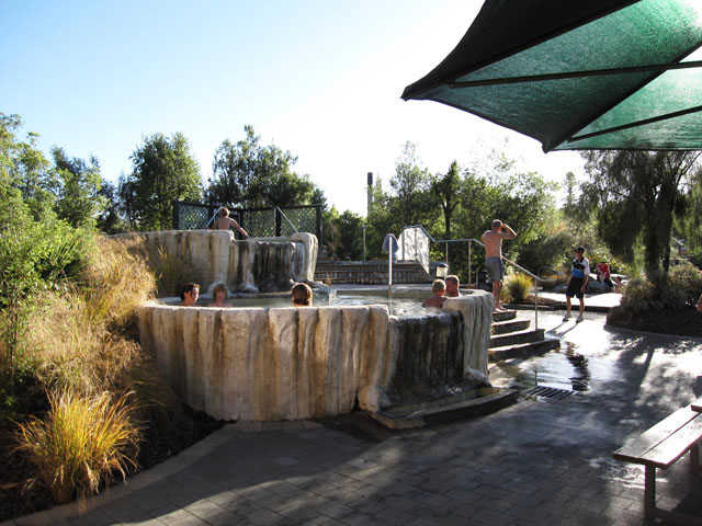 n}[EXvOXɂT[}Ev[Y&XpiThermal Pools & Spaj̉3