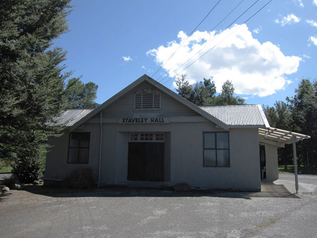 XeCu[ErbWEXgAɂgCiStaveley Village Storej