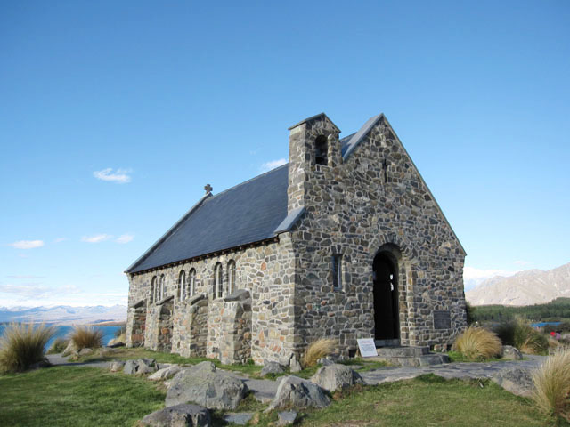 eJ|΁iLake Tekapoj̔ȂɂPr̋iChurch of the Good Shepherdj