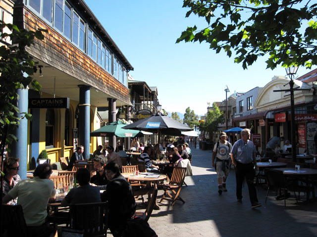 NB[Y^EE[iQueenstown Mallj
