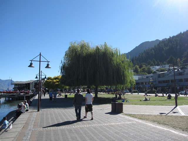 NB[Y^EiQueenstownjɂ郏JeBv(Lake Wakatipu) 2