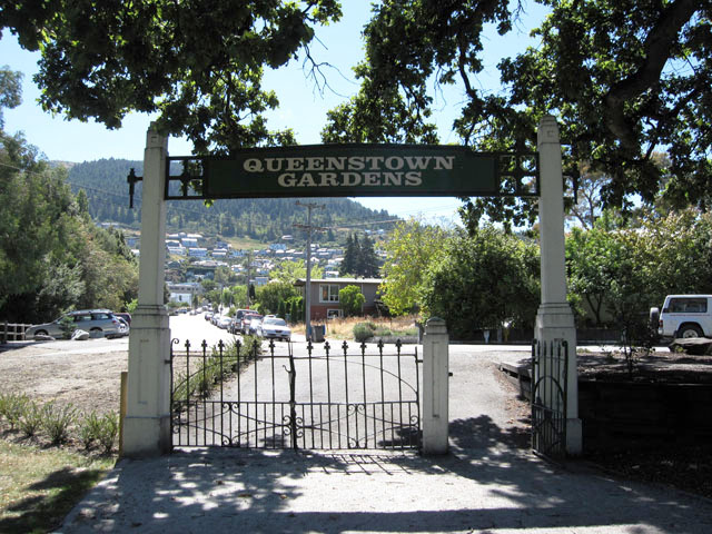 NB[Y^EEK[f iQueenstown Gardensj̓