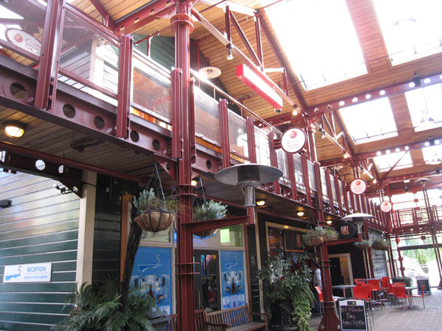 NB[Y^EiQueenstownjɂ郏[tEJWm iThe Wharf Casinoǰ