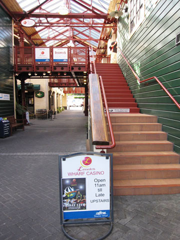NB[Y^EiQueenstownjɂ郏[tEJWm iThe Wharf Casinoj֑Ki