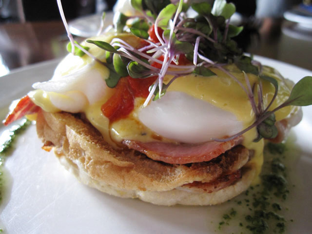 TCEIuEUE^JwiSign of the TakahejŃGbOExlfBNgiEggs Benedictj